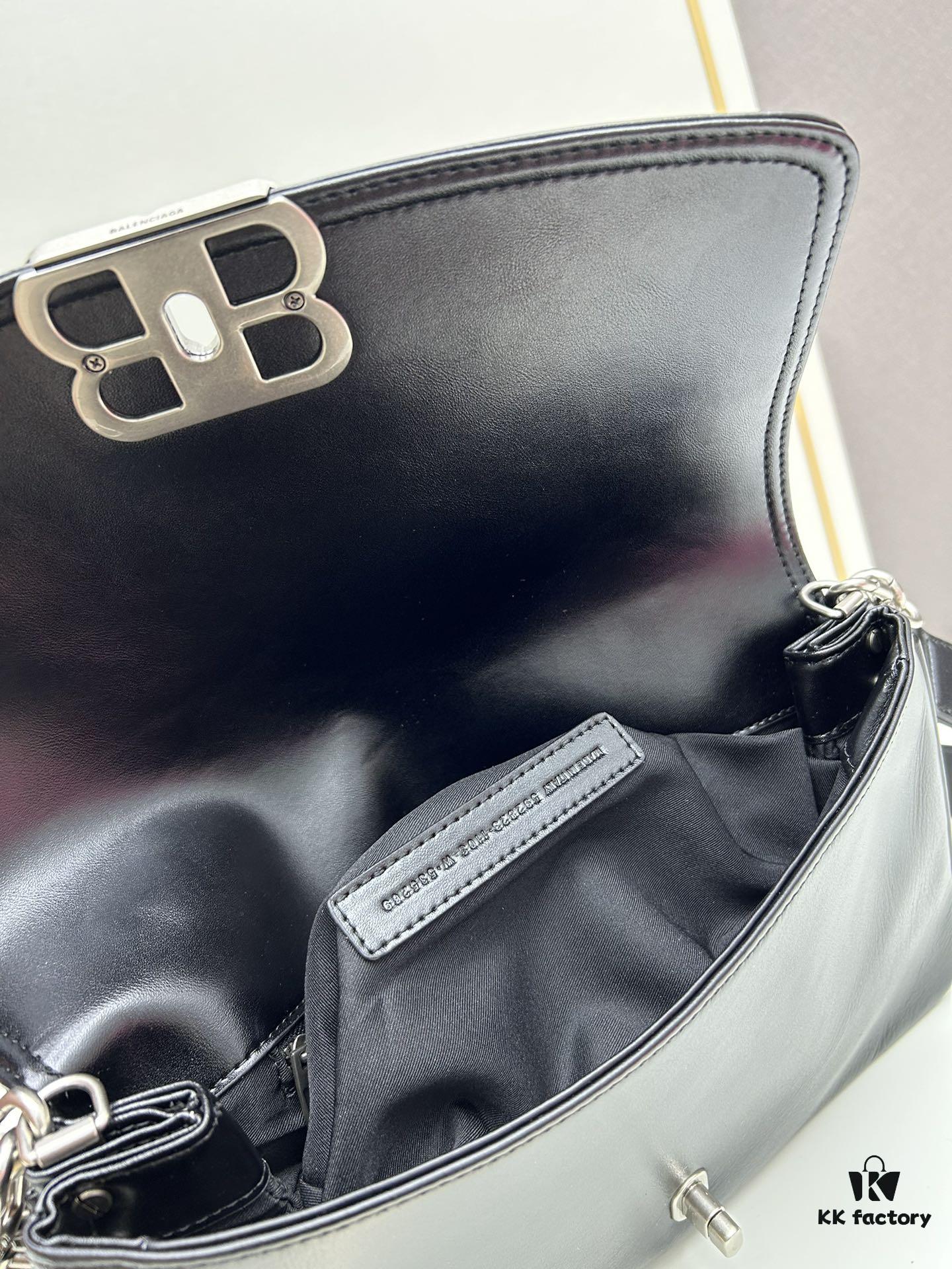 Medium Size 💰 Latest Hot-Selling Balenciaga New Soft Bag 84883, Top Grain Leather, Soft and Fine Texture, Stylish Metal Chain Strap