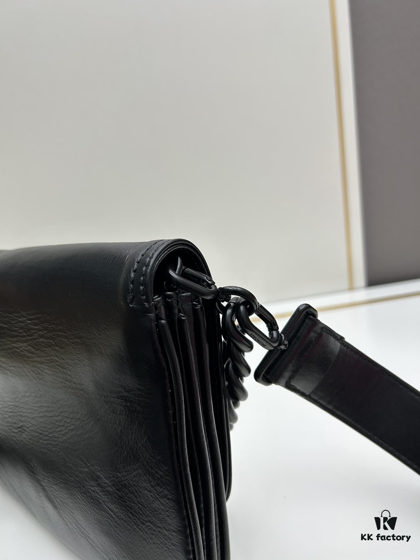 Medium Size 💰 Latest Hot-Selling Balenciaga New Soft Bag, Premium Full-Grain Leather, Elegant and Spacious