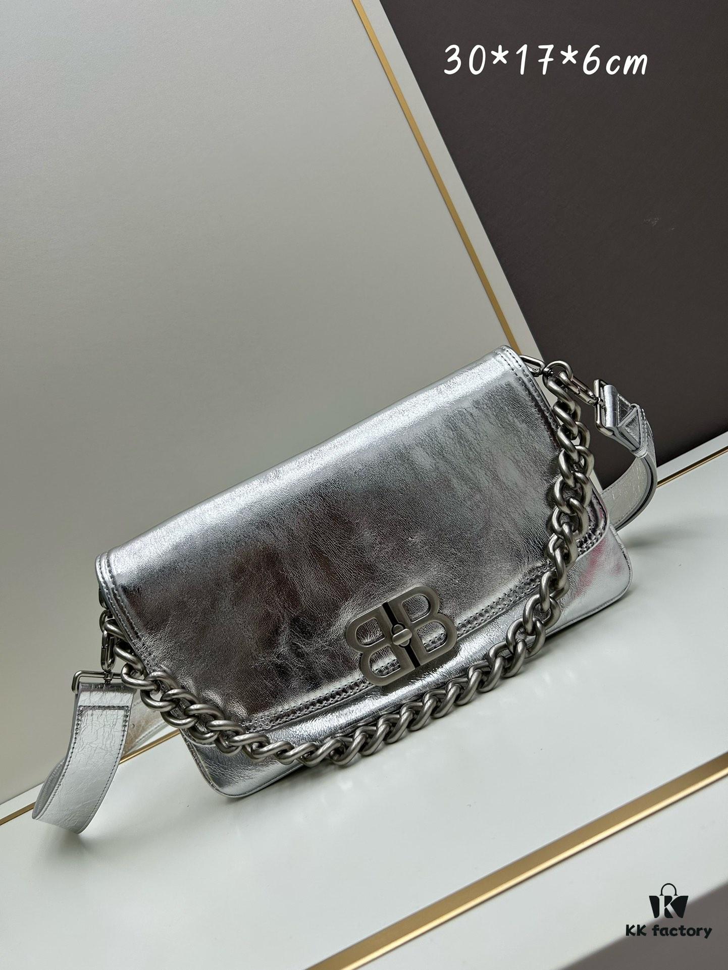 Medium Size 💰 Latest Hot Selling Balenciaga Soft Bag New Arrival, Premium Full-Grain Leather, Soft and Smooth Texture, Stylish Metal Chain Strap, Spacious Interior, Heavy-Duty Metallic Hardware, Dimensions: 30x17x6 cm, Model 84883