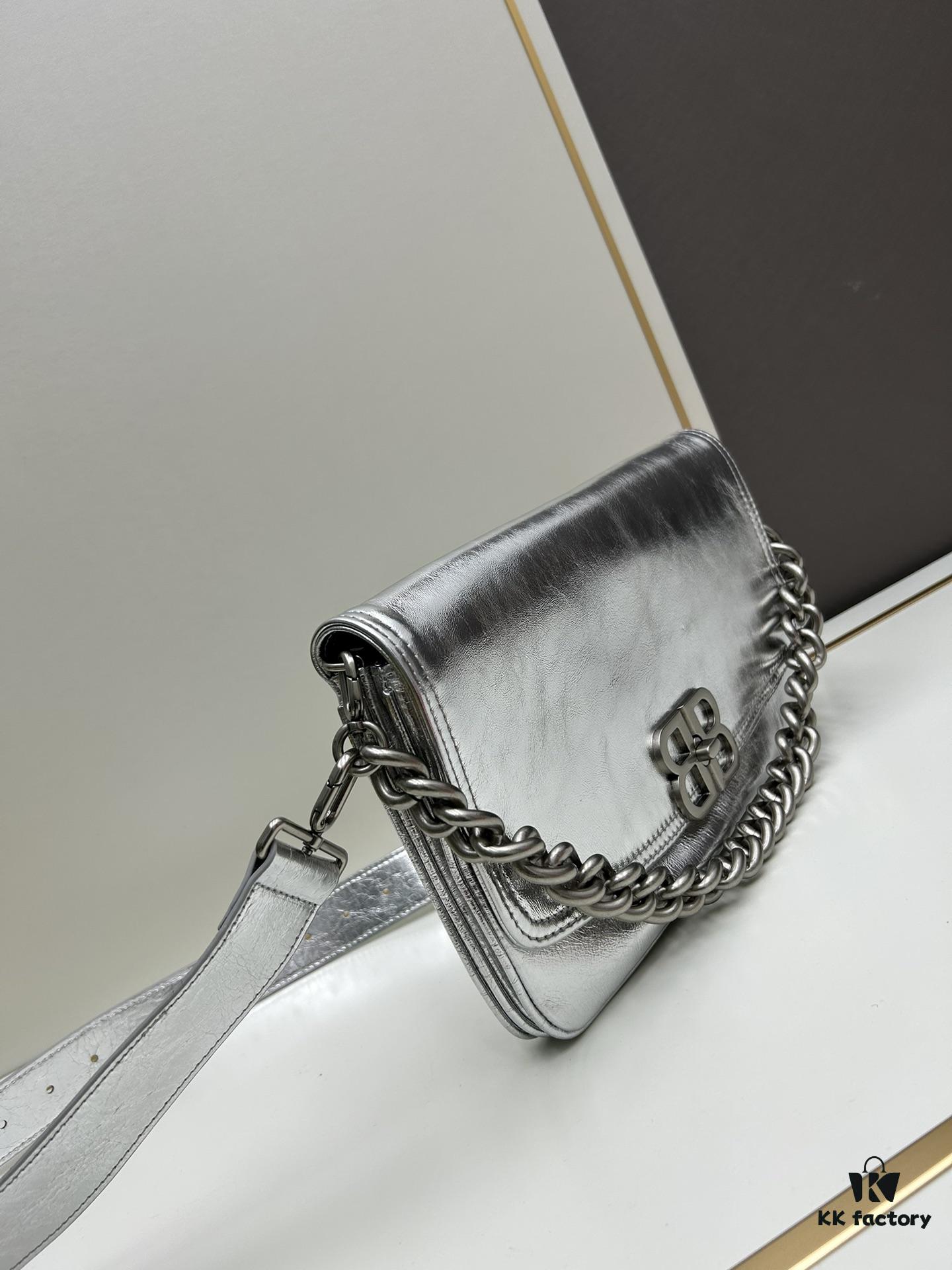 Medium Size 💰 Latest Hot Selling Balenciaga Soft Bag New Arrival, Premium Full-Grain Leather, Soft and Smooth Texture, Stylish Metal Chain Strap, Spacious Interior, Heavy-Duty Metallic Hardware, Dimensions: 30x17x6 cm, Model 84883