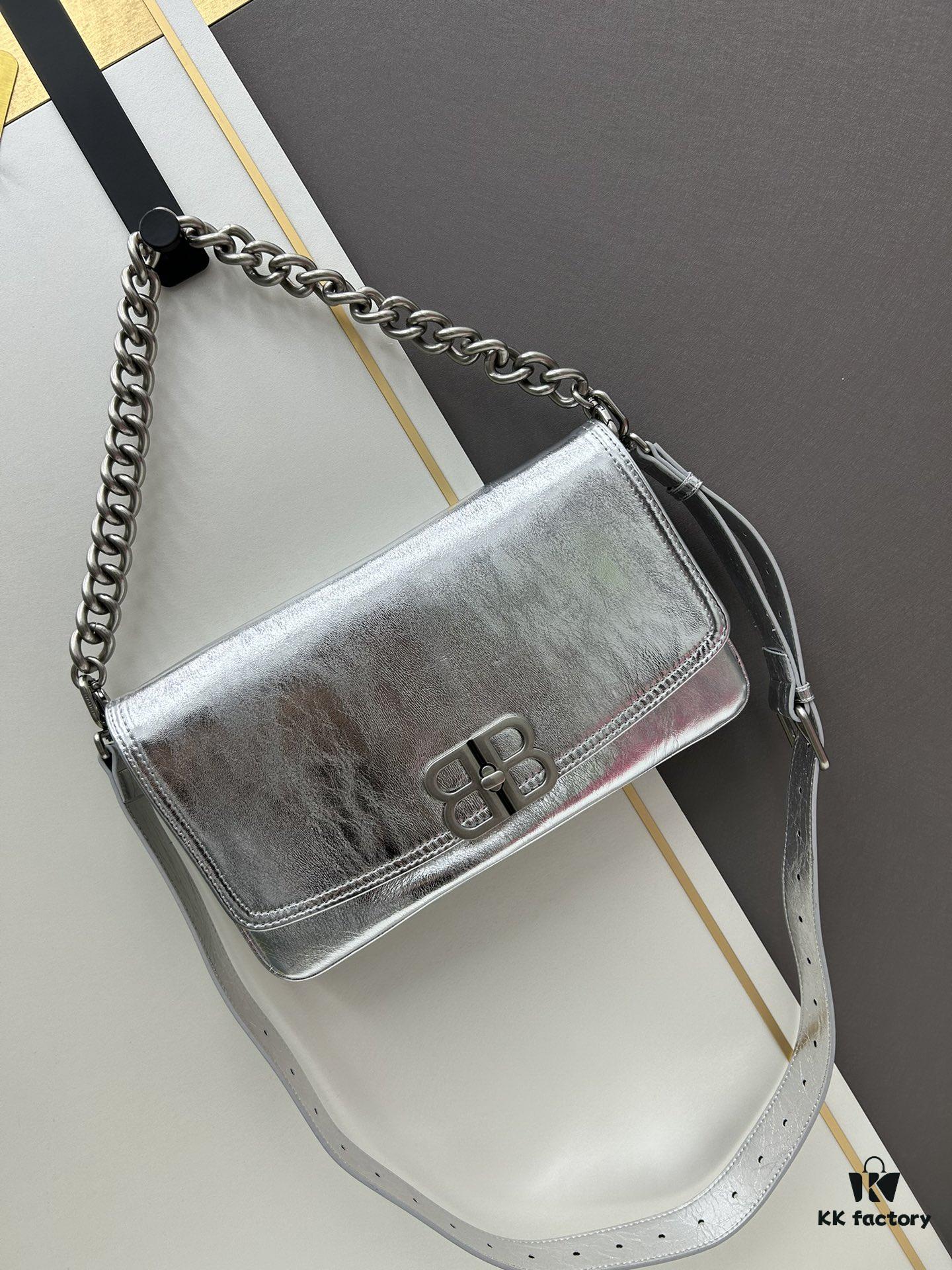 Medium Size 💰 Latest Hot Selling Balenciaga Soft Bag New Arrival, Premium Full-Grain Leather, Soft and Smooth Texture, Stylish Metal Chain Strap, Spacious Interior, Heavy-Duty Metallic Hardware, Dimensions: 30x17x6 cm, Model 84883