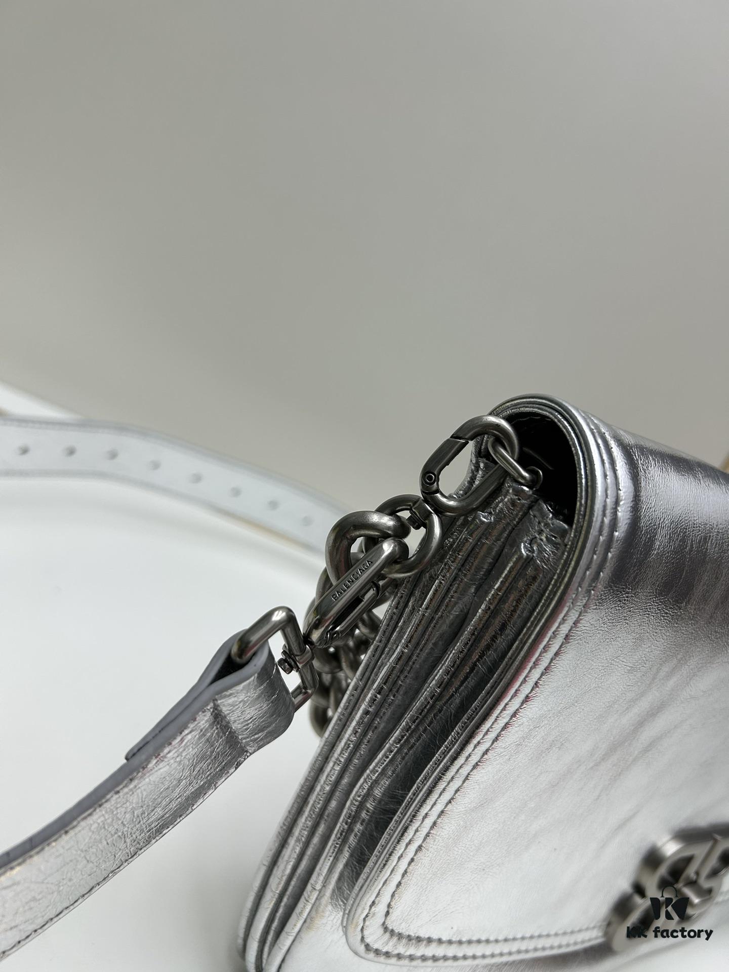 Medium Size 💰 Latest Hot Selling Balenciaga Soft Bag New Arrival, Premium Full-Grain Leather, Soft and Smooth Texture, Stylish Metal Chain Strap, Spacious Interior, Heavy-Duty Metallic Hardware, Dimensions: 30x17x6 cm, Model 84883