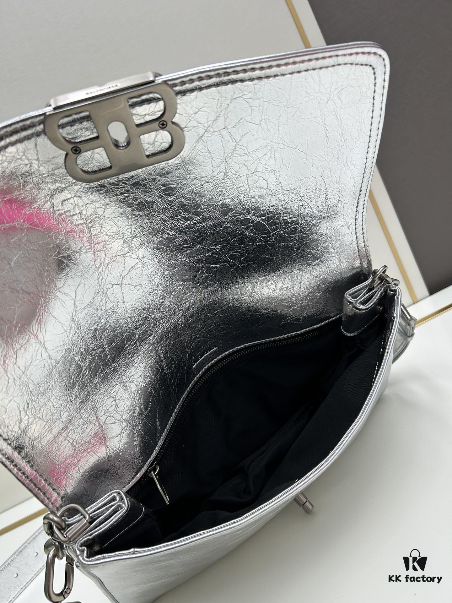 Medium Size 💰 Latest Hot Selling Balenciaga Soft Bag New Arrival, Premium Full-Grain Leather, Soft and Smooth Texture, Stylish Metal Chain Strap, Spacious Interior, Heavy-Duty Metallic Hardware, Dimensions: 30x17x6 cm, Model 84883