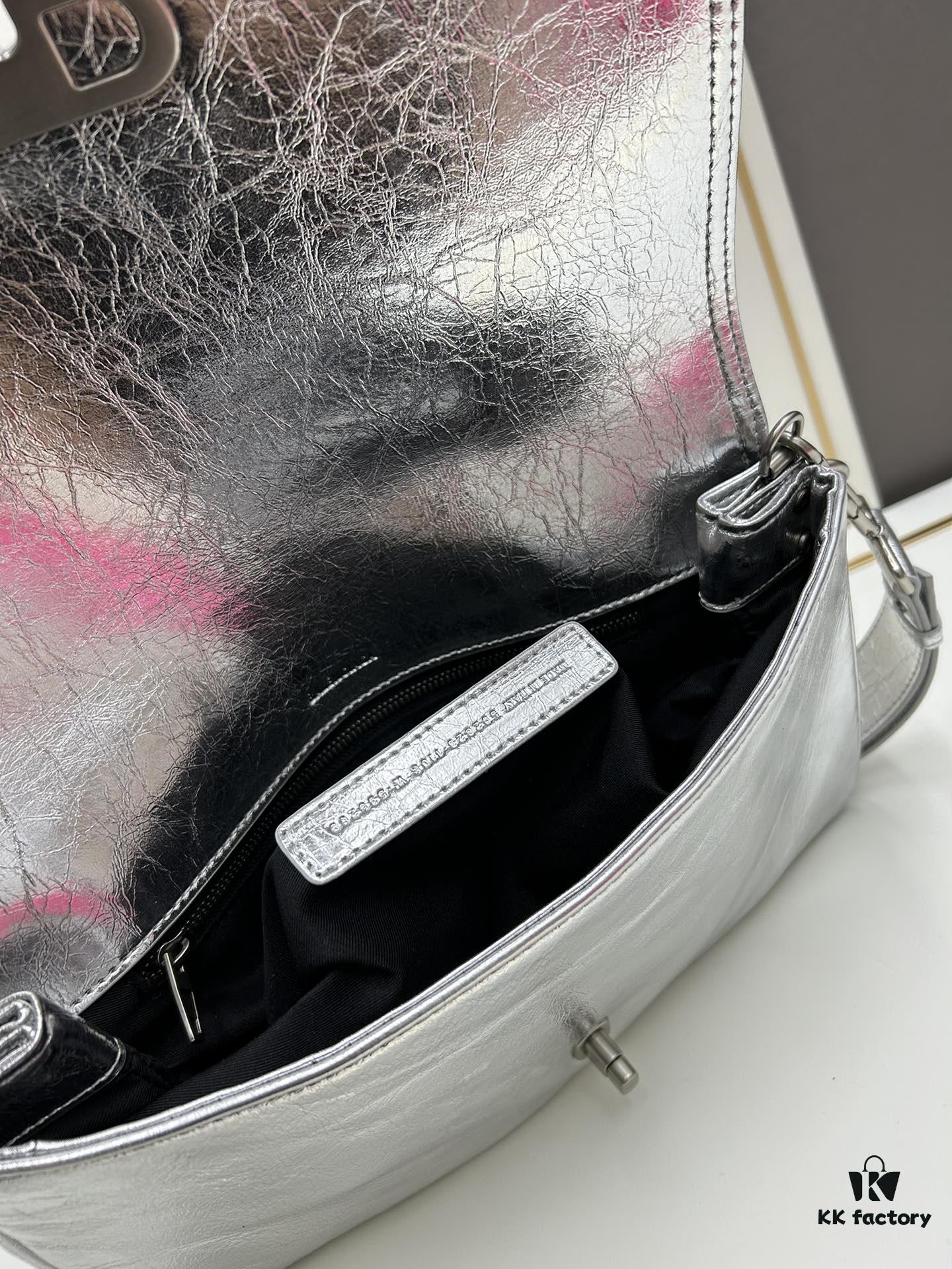 Medium Size 💰 Latest Hot Selling Balenciaga Soft Bag New Arrival, Premium Full-Grain Leather, Soft and Smooth Texture, Stylish Metal Chain Strap, Spacious Interior, Heavy-Duty Metallic Hardware, Dimensions: 30x17x6 cm, Model 84883