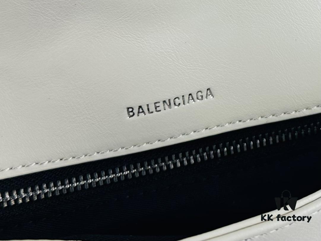 Medium Size 💰 Latest Hot-Selling Balenciaga New Soft Bag, Premium Full-Grain Leather, Soft and Luxurious Texture, Stylish Metal Chain Strap, Spacious Interior, Heavy-Duty BB Metal Hardware