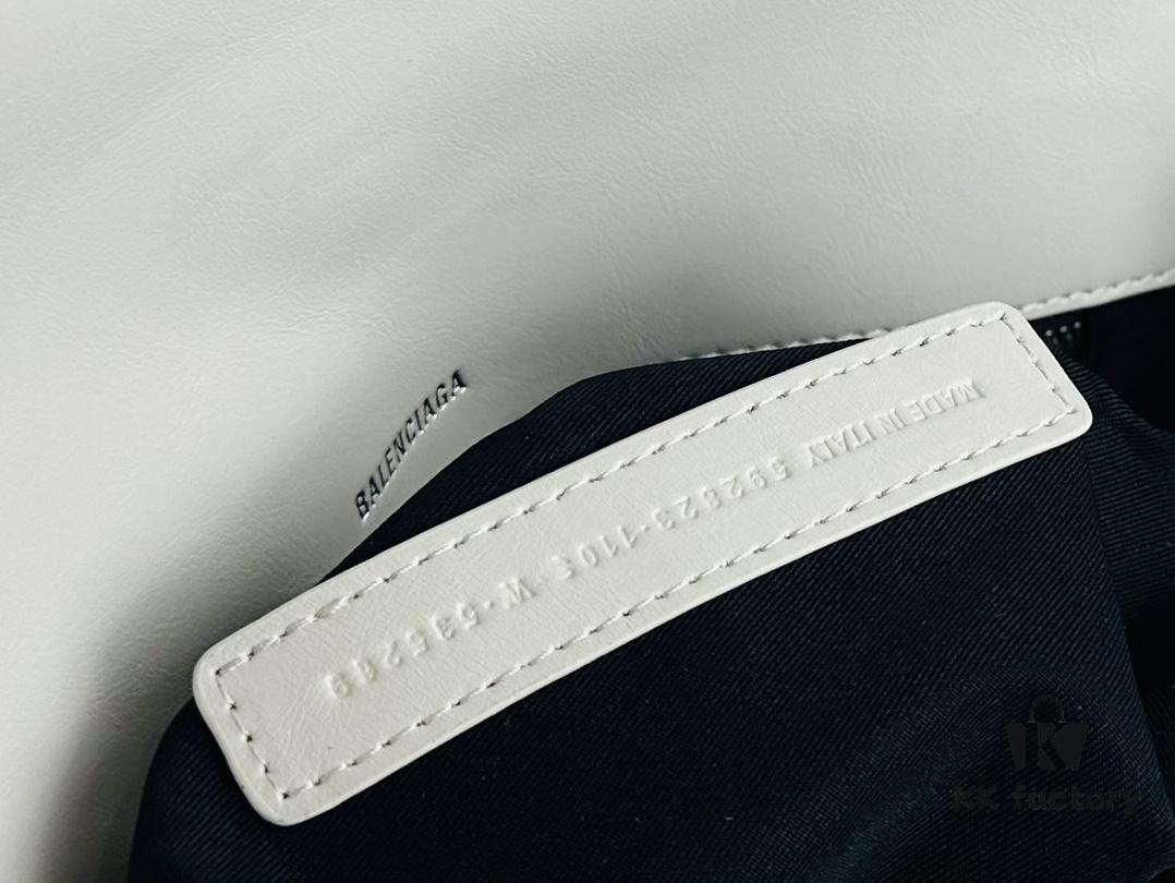 Medium Size 💰 Latest Hot-Selling Balenciaga New Soft Bag, Premium Full-Grain Leather, Soft and Luxurious Texture, Stylish Metal Chain Strap, Spacious Interior, Heavy-Duty BB Metal Hardware