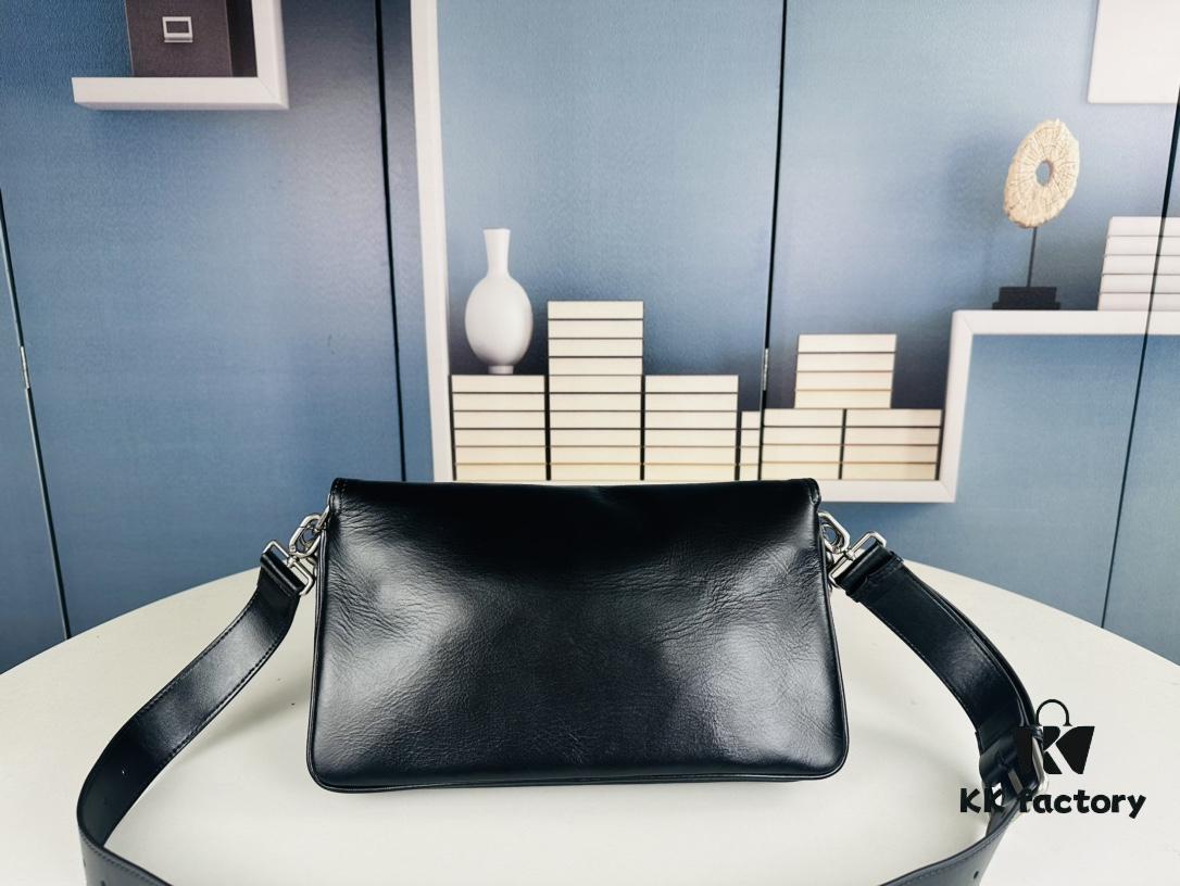 Medium Size 💰 Latest Hot-Selling Balenciaga New Soft Bag, Premium Full-Grain Leather, Soft and Exquisite Texture, Stylish Metal Chain Strap, Spacious Capacity