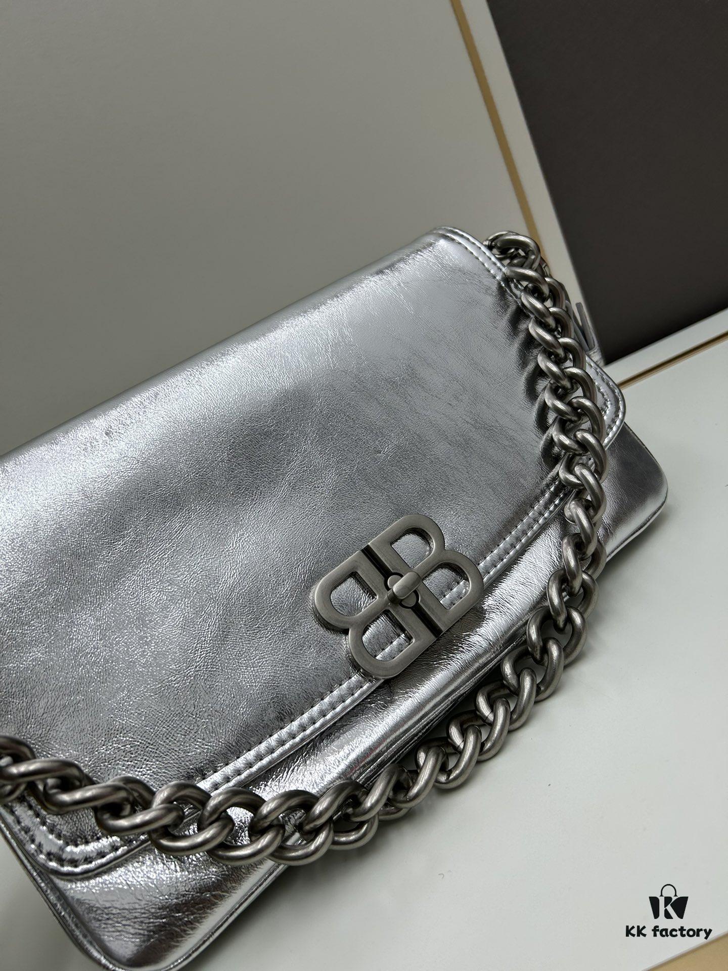 Medium Size 💰 Latest Hot Selling Balenciaga Soft Bag New Arrival, Premium Full-Grain Leather, Soft and Smooth Texture, Stylish Metal Chain Strap, Spacious Interior, Heavy-Duty Metallic Hardware, Dimensions: 30x17x6 cm, Model 84883