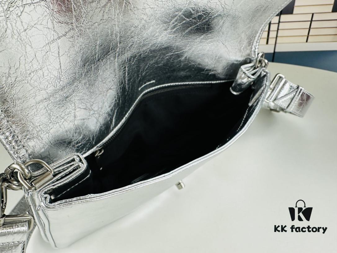 Medium Size 💰 Latest Hot-Selling Balenciaga New Soft Bag, Premium Full-Grain Leather, Elegant and Spacious