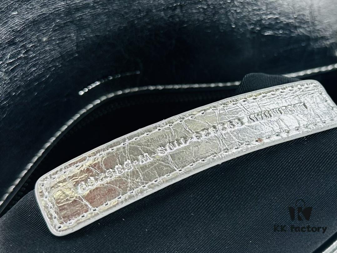 Medium Size 💰 Latest Hot-Selling Balenciaga New Soft Bag, Premium Full-Grain Leather, Elegant and Spacious