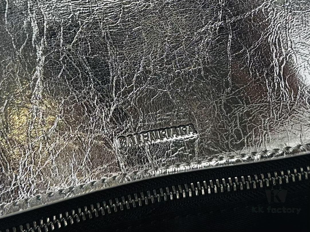 Medium Size 💰 Latest Hot-Selling Balenciaga New Soft Bag, Premium Full-Grain Leather, Elegant and Spacious