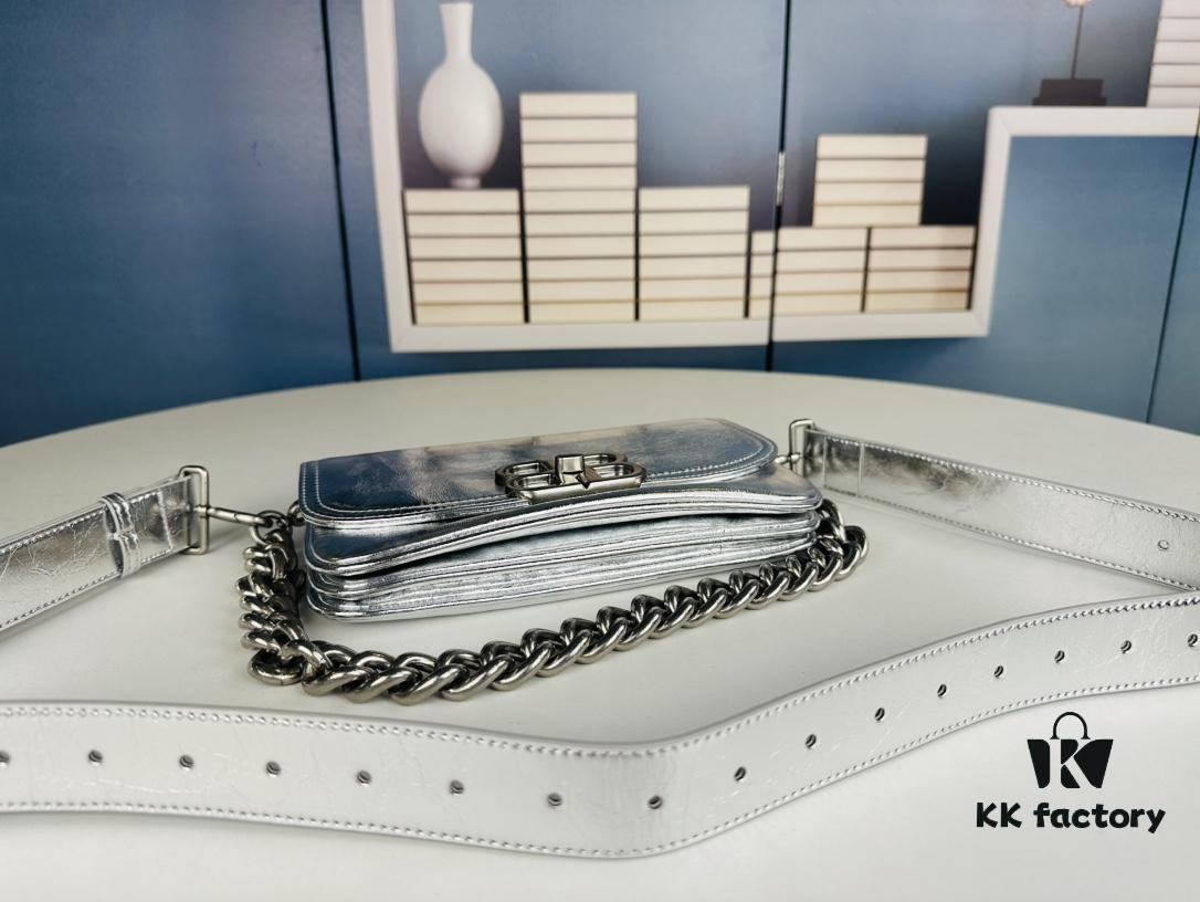 Small Size Latest Hot-Selling Balenciaga New Soft Bag, Premium Full-Grain Leather, Soft and Fine Texture, Stylish Metal Chain Strap, 23x14x6cm