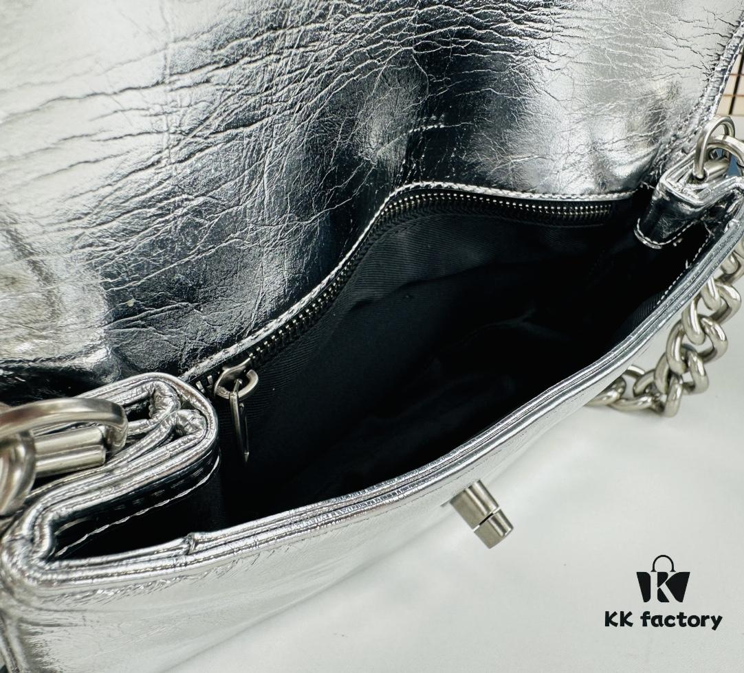 Small Size Latest Hot-Selling Balenciaga New Soft Bag, Premium Full-Grain Leather, Soft and Fine Texture, Stylish Metal Chain Strap, 23x14x6cm