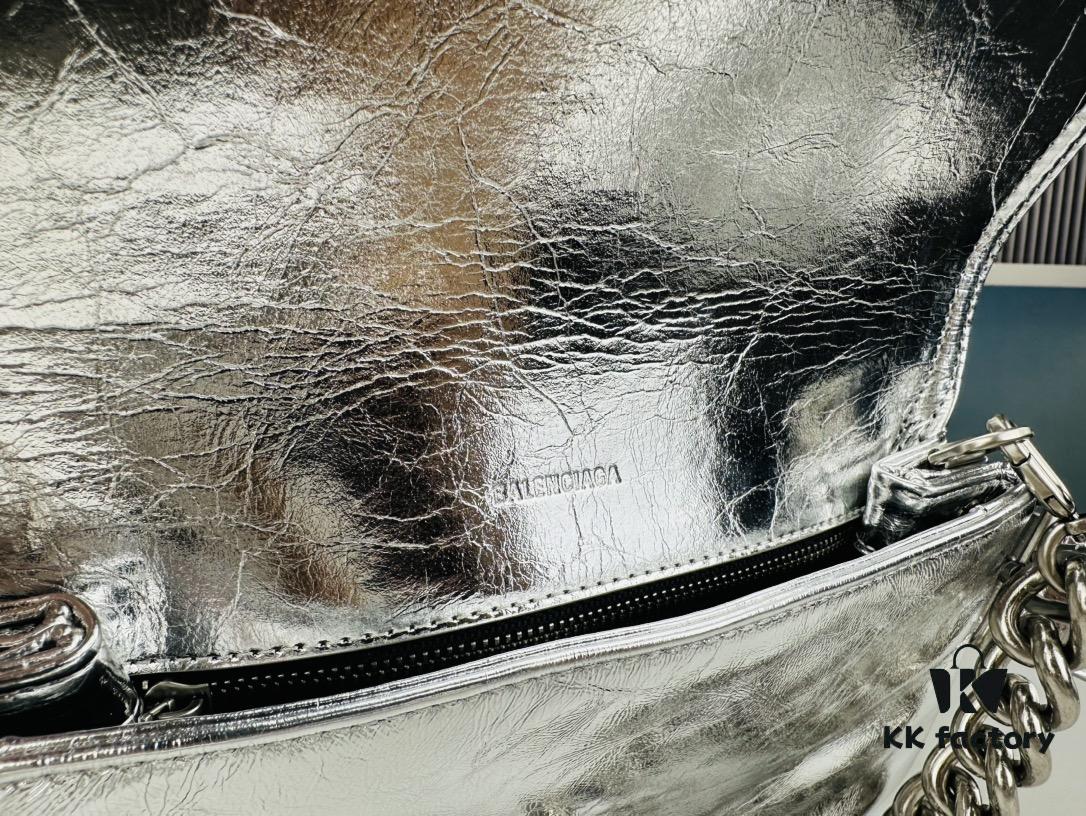 Small Size Latest Hot-Selling Balenciaga New Soft Bag, Premium Full-Grain Leather, Soft and Fine Texture, Stylish Metal Chain Strap, 23x14x6cm