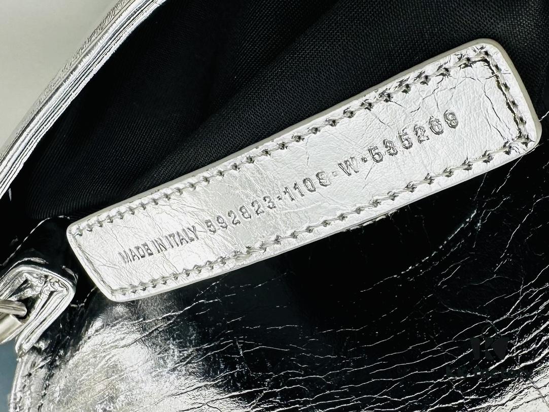 Small Size Latest Hot-Selling Balenciaga New Soft Bag, Premium Full-Grain Leather, Soft and Fine Texture, Stylish Metal Chain Strap, 23x14x6cm