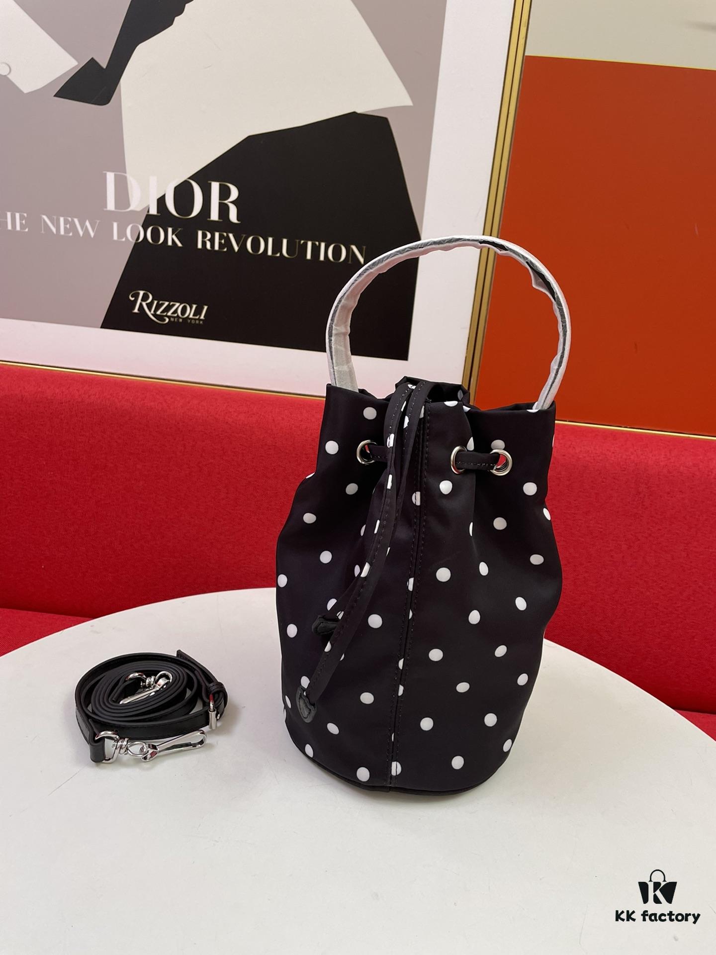 BALENCIAGA Spring Summer New Arrival NAVY CABAS Bucket Bag