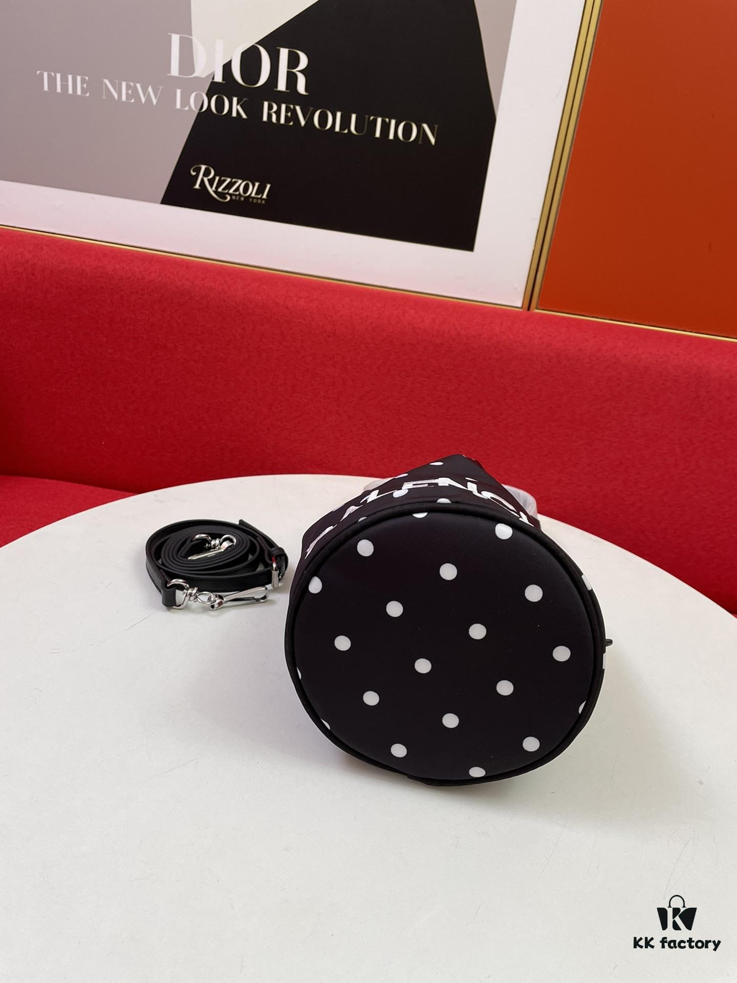 BALENCIAGA Spring Summer New Arrival NAVY CABAS Bucket Bag