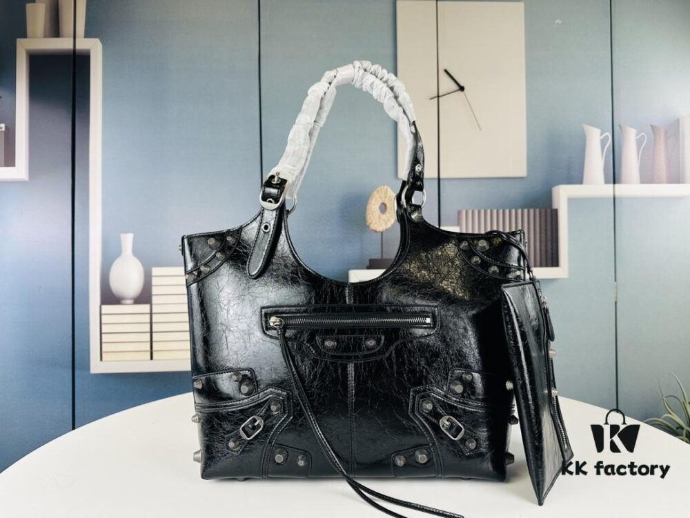 Balenciaga's New Large Tote from Fall 23 Collection