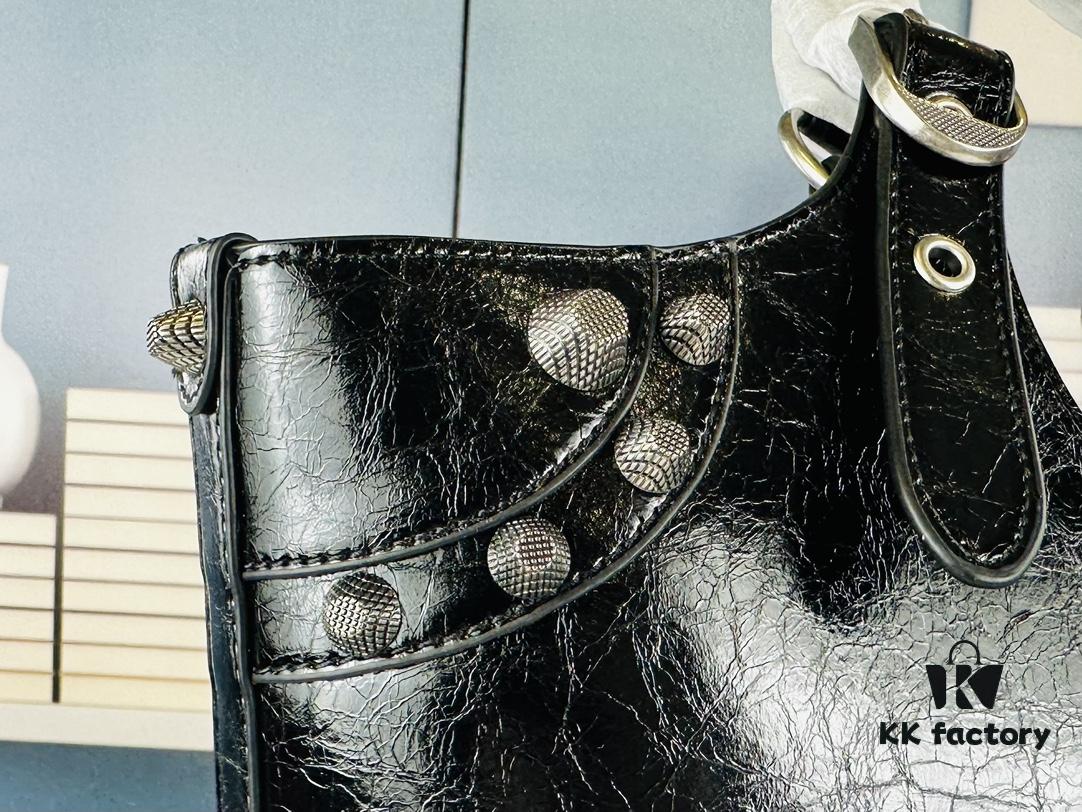 Balenciaga's New Large Tote from Fall 23 Collection