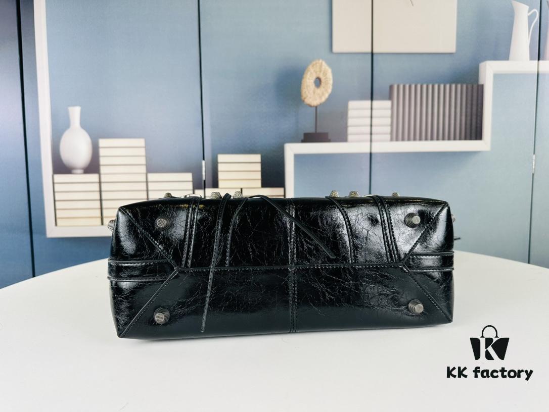 Balenciaga's New Large Tote from Fall 23 Collection