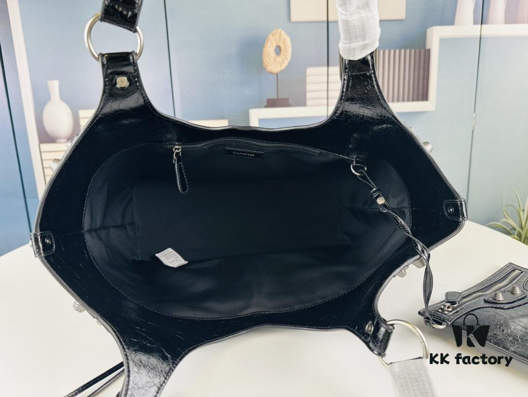 Balenciaga's New Large Tote from Fall 23 Collection