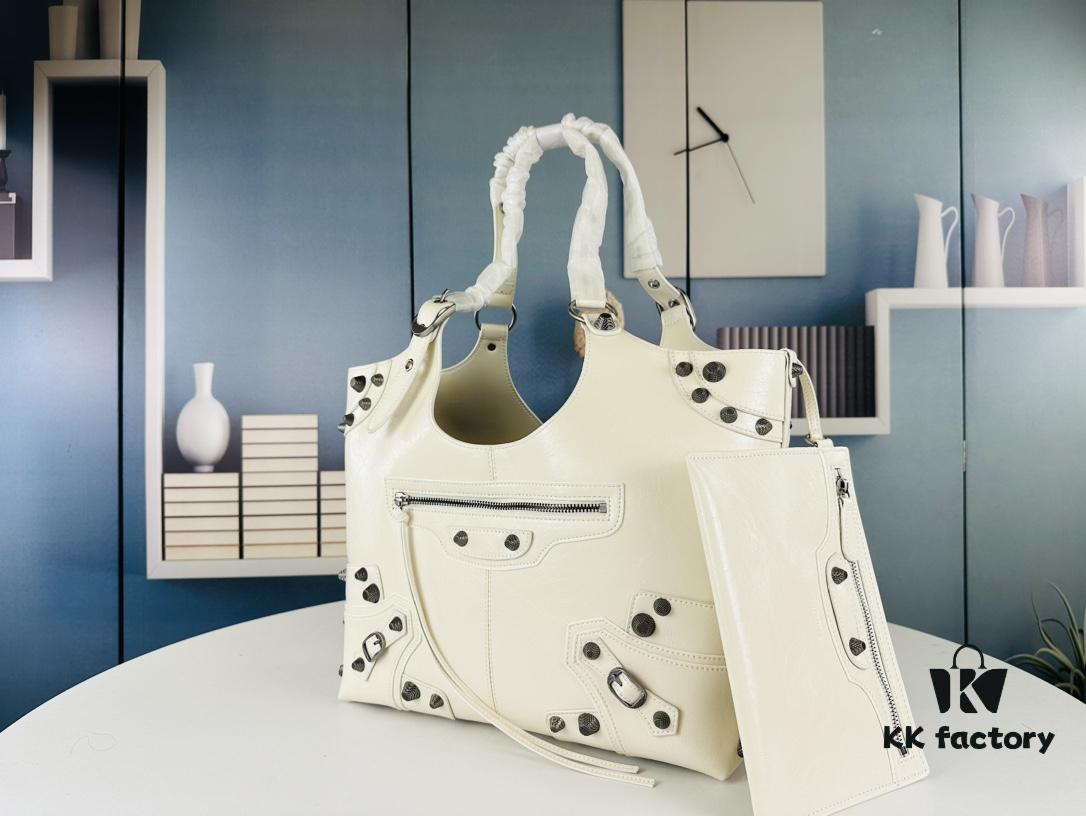 Balenciaga's New Large Tote from Fall 2023 Collection