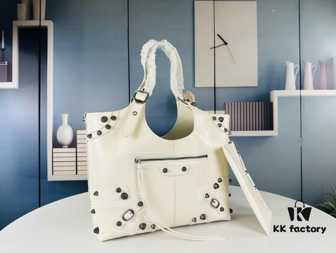 Balenciaga's New Large Tote from Fall 2023 Collection