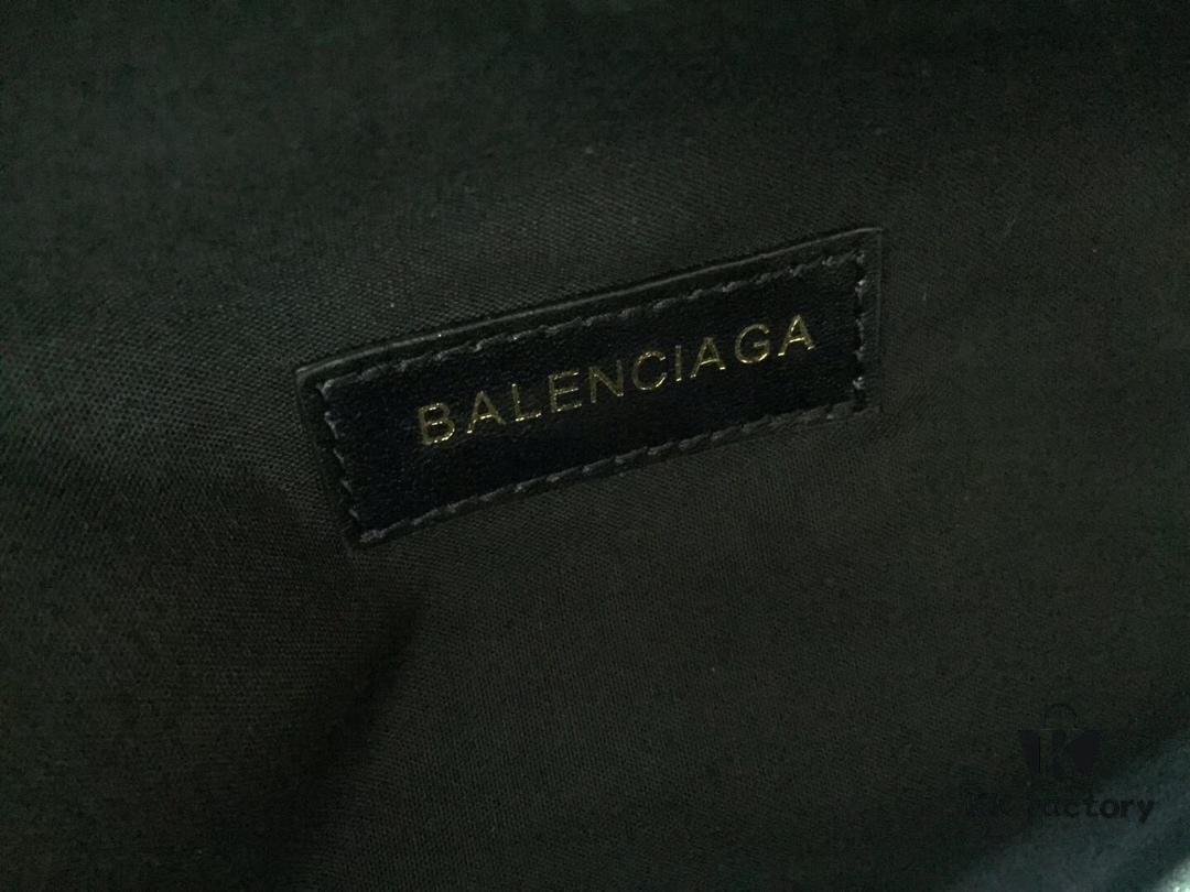 Upgraded Version Available at Counter | Top-Quality Original Replica BALENCIAGA Paris Fashion Crossbody Bag / Waist Bag (Unisex) Model: 180613 (Black) Size: 24*9*18cm