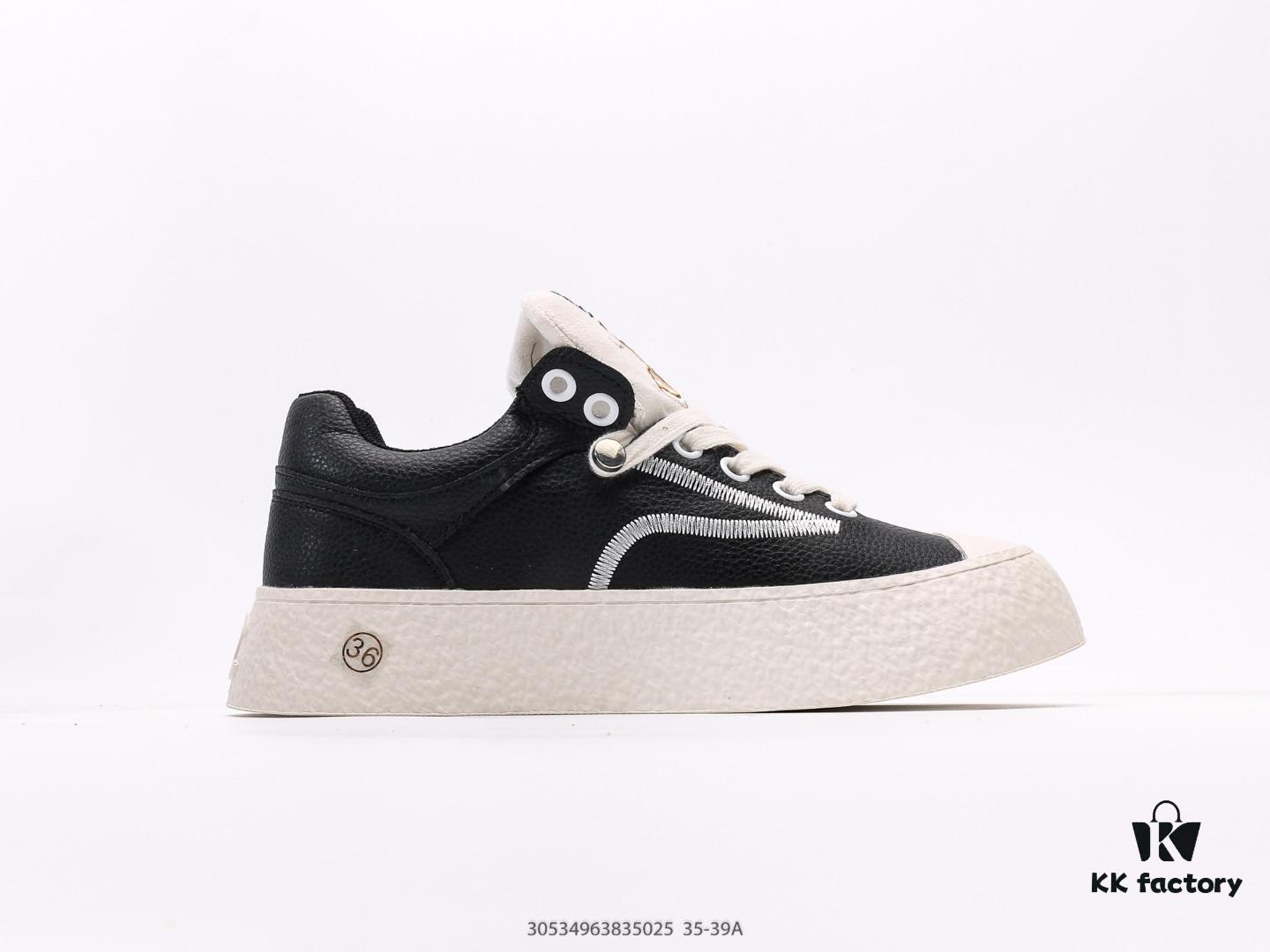 Chanel Kung Fu Panda Electric Show Style 2024 Autumn/Winter New Authentic Leather Lightweight Versatile Casual Sneakers