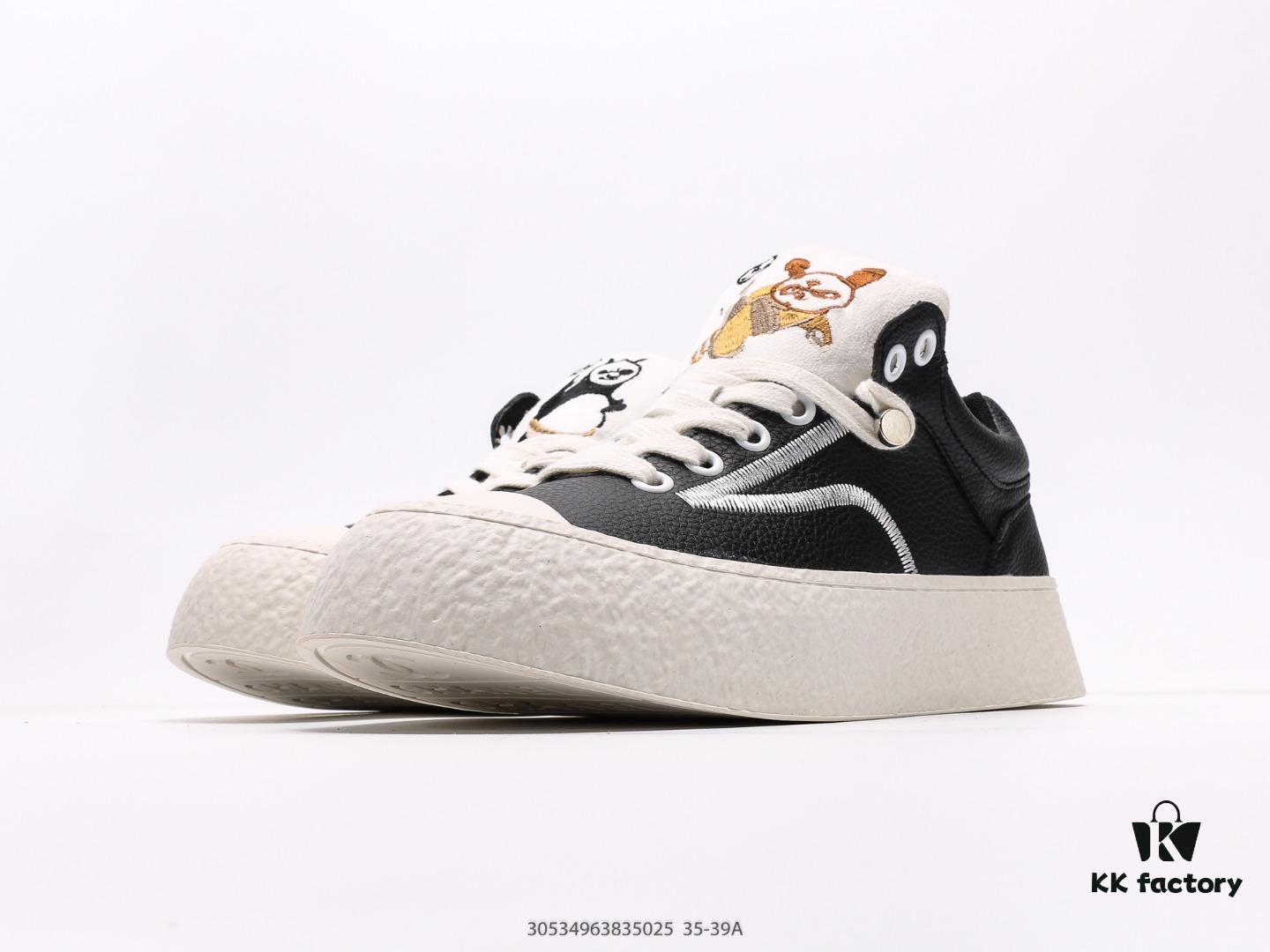 Chanel Kung Fu Panda Electric Show Style 2024 Autumn/Winter New Authentic Leather Lightweight Versatile Casual Sneakers