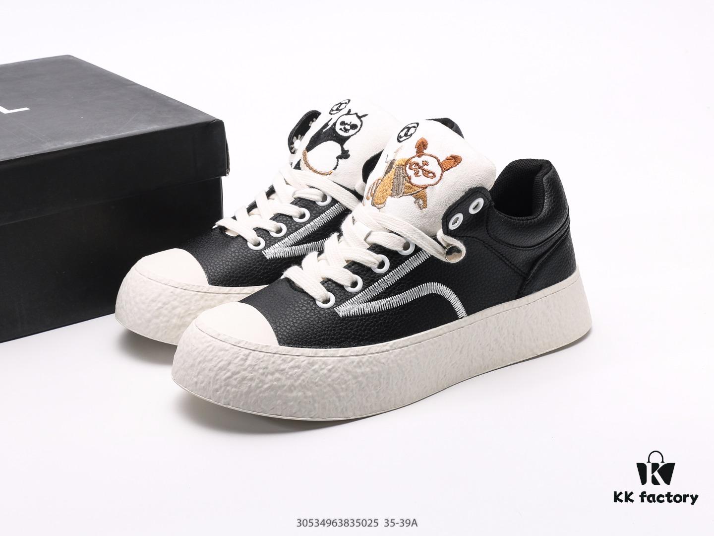 Chanel Kung Fu Panda Electric Show Style 2024 Autumn/Winter New Authentic Leather Lightweight Versatile Casual Sneakers