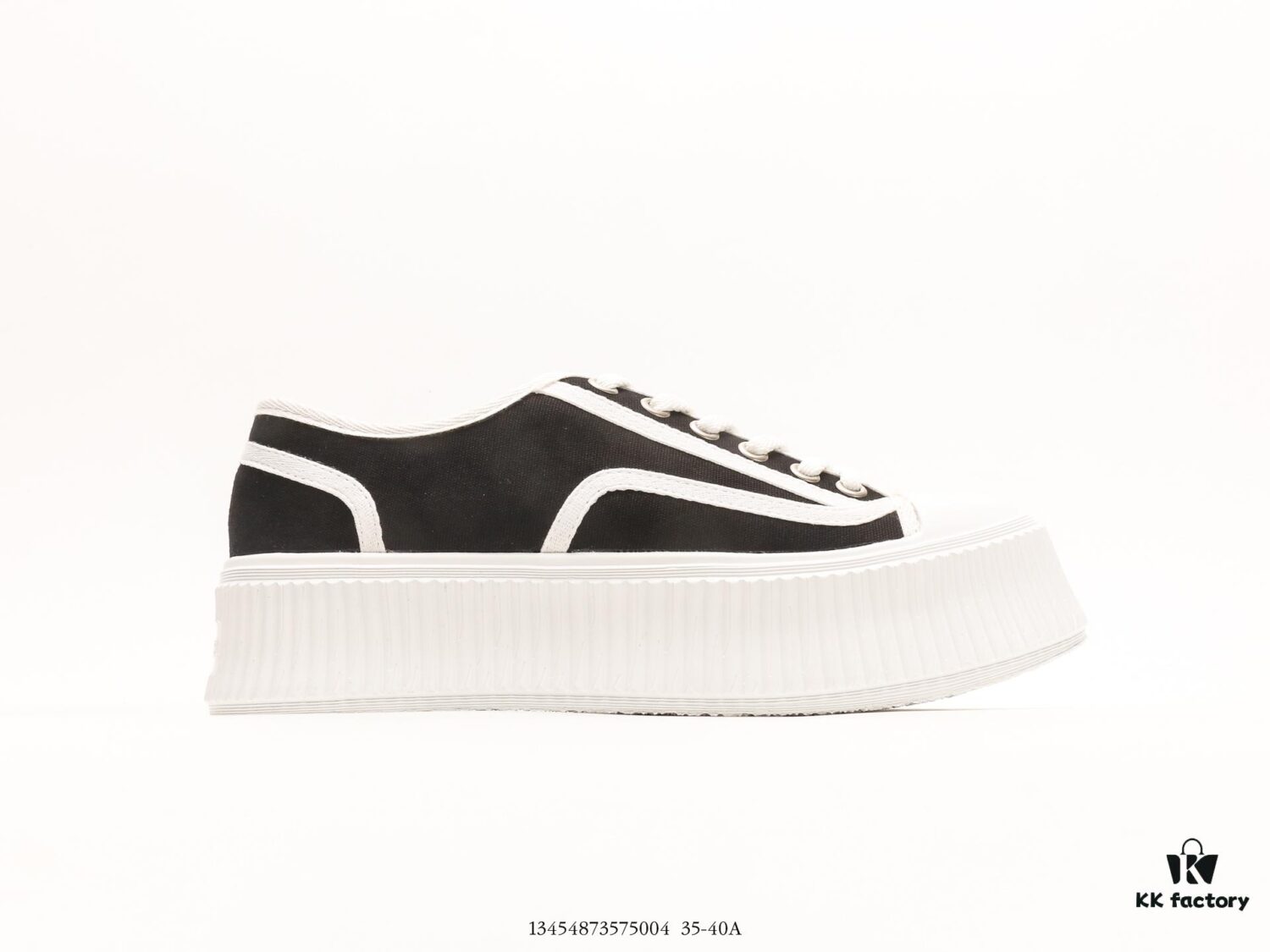 Chanel Canvas Casual Platform Sneakers, Classic All-Season Style, Favored by Influencers and Social Media Stars, Highly Popular with Excellent Breathability, Perfect for Spring and Summer, Stylish and Youthful Design That Elevates Any Outfit, Easy to Maintain, Comes with Exclusive Retail Packaging