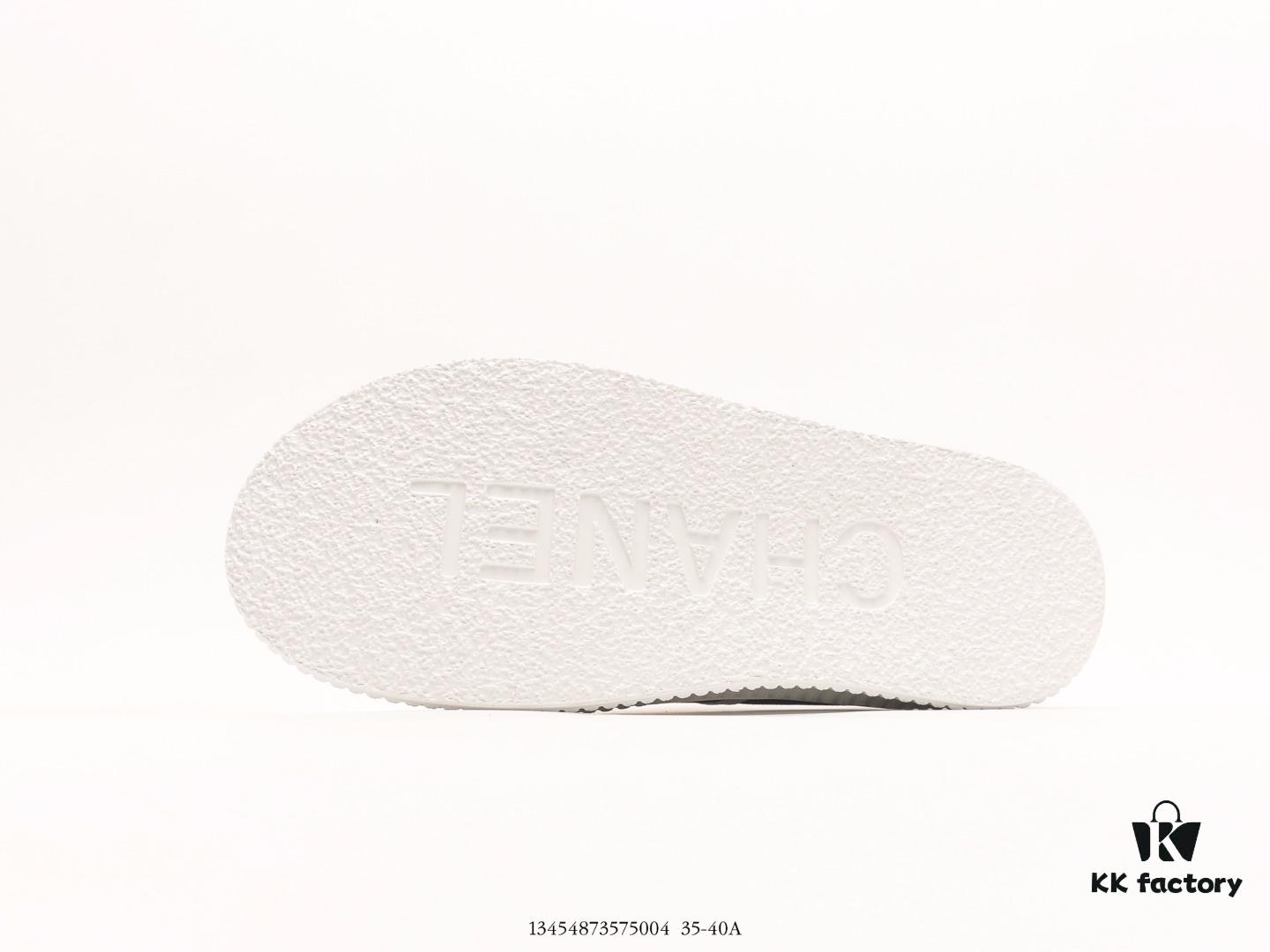 Chanel Canvas Casual Platform Sneakers, Classic All-Season Style, Favored by Influencers and Social Media Stars, Highly Popular with Excellent Breathability, Perfect for Spring and Summer, Stylish and Youthful Design That Elevates Any Outfit, Easy to Maintain, Comes with Exclusive Retail Packaging