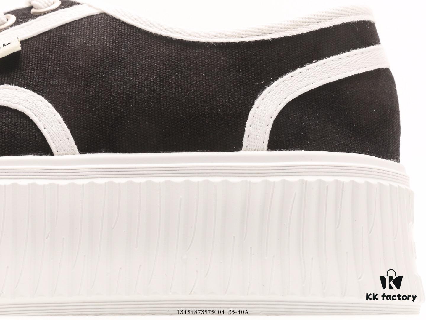 Chanel Canvas Casual Platform Sneakers, Classic All-Season Style, Favored by Influencers and Social Media Stars, Highly Popular with Excellent Breathability, Perfect for Spring and Summer, Stylish and Youthful Design That Elevates Any Outfit, Easy to Maintain, Comes with Exclusive Retail Packaging