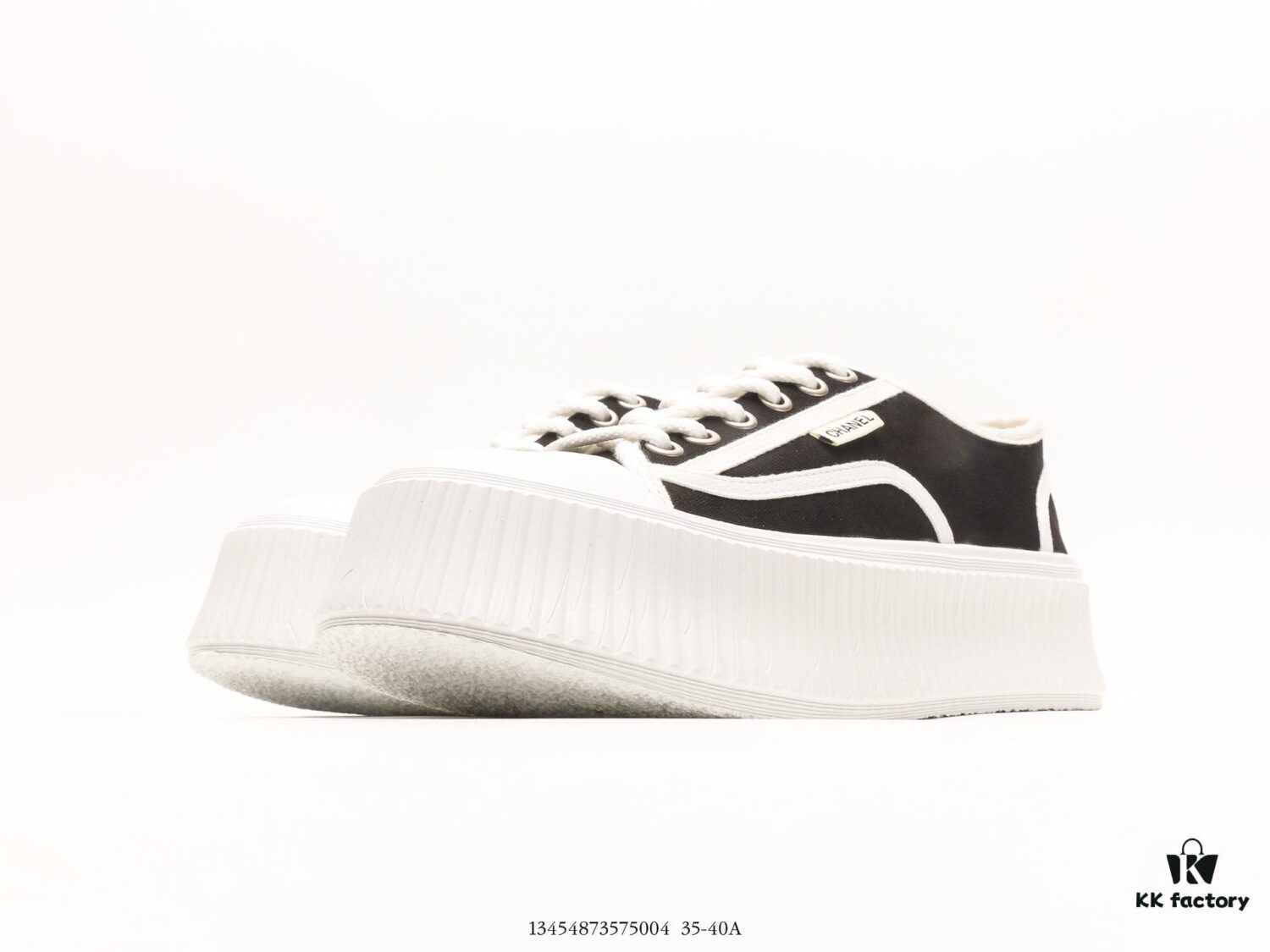 Chanel Canvas Casual Platform Sneakers, Classic All-Season Style, Favored by Influencers and Social Media Stars, Highly Popular with Excellent Breathability, Perfect for Spring and Summer, Stylish and Youthful Design That Elevates Any Outfit, Easy to Maintain, Comes with Exclusive Retail Packaging