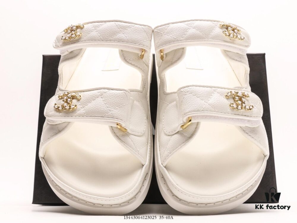 CHANEL LOGO Velcro Flat Casual Sandals, Worn by Numerous Celebrities and Influencers, Convertible Sandal-Slipper Style, Waterproof TPU Upper, Anti-Oxidation and Anti-Corrosion Buckle, Authentic Large Velcro Closure, Original One-to-One Ultra-Light EVA Sole with Superior Elasticity, Exceptionally Comfortable, Not Ordinary Rubber Sole Found in the Market