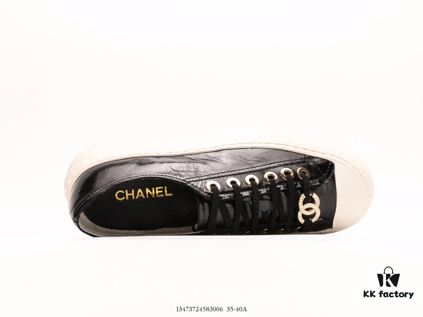 Chanel x Adidas Collaboration Vintage-Style Lightweight Sneaker, Chanel's Latest Four-Season Ultimate Derivative Thick-Soled Shoe That Elevates Overall Silhouette and Enhances Style