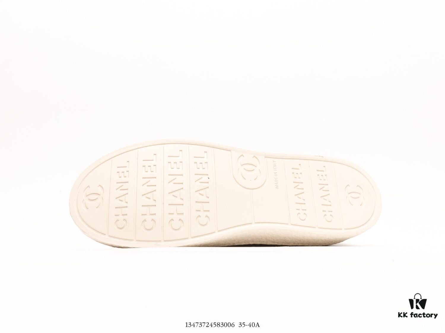 Chanel x Adidas Collaboration Vintage-Style Lightweight Sneaker, Chanel's Latest Four-Season Ultimate Derivative Thick-Soled Shoe That Elevates Overall Silhouette and Enhances Style