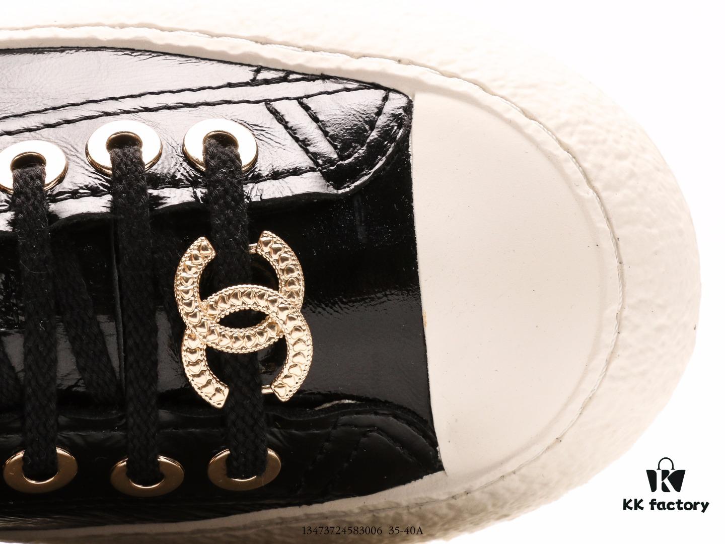 Chanel x Adidas Collaboration Vintage-Style Lightweight Sneaker, Chanel's Latest Four-Season Ultimate Derivative Thick-Soled Shoe That Elevates Overall Silhouette and Enhances Style