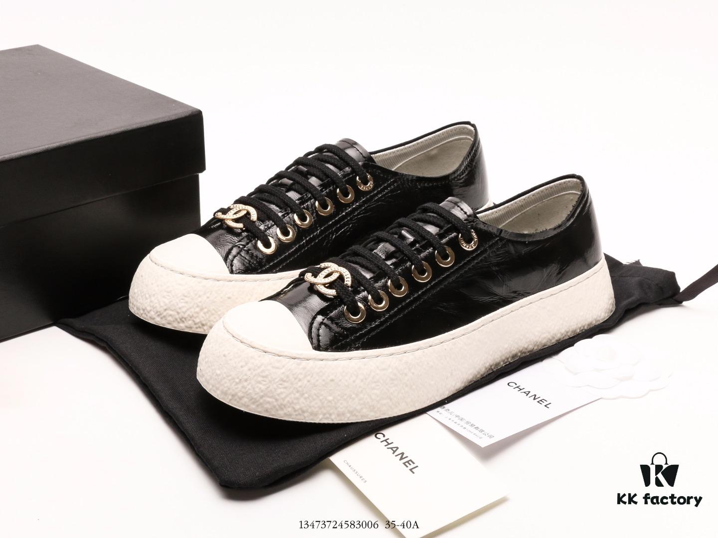 Chanel x Adidas Collaboration Vintage-Style Lightweight Sneaker, Chanel's Latest Four-Season Ultimate Derivative Thick-Soled Shoe That Elevates Overall Silhouette and Enhances Style