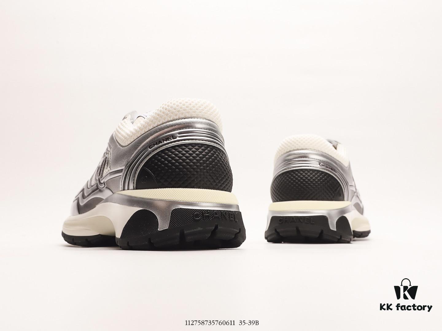 Chanel 2023 Logo Sneakers, Kruus Lightweight Retro Daddy Shoes, Futuristic Metallic Style, Original Mold Design with Strong Texture and Tight Lines, 3.5cm Thick Sole
