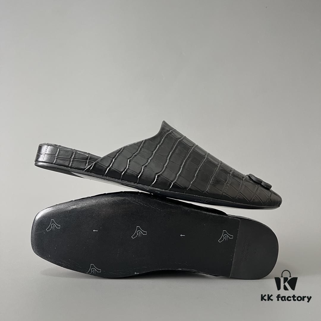 Balenciaga Crocodile-Textured Leather Flat Slip-On Fashion Sandals in Black