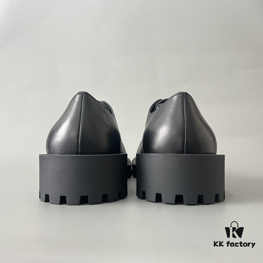 Balenciaga Sergent Smooth Calfskin Four-Eyelet Derby Shoes in Black