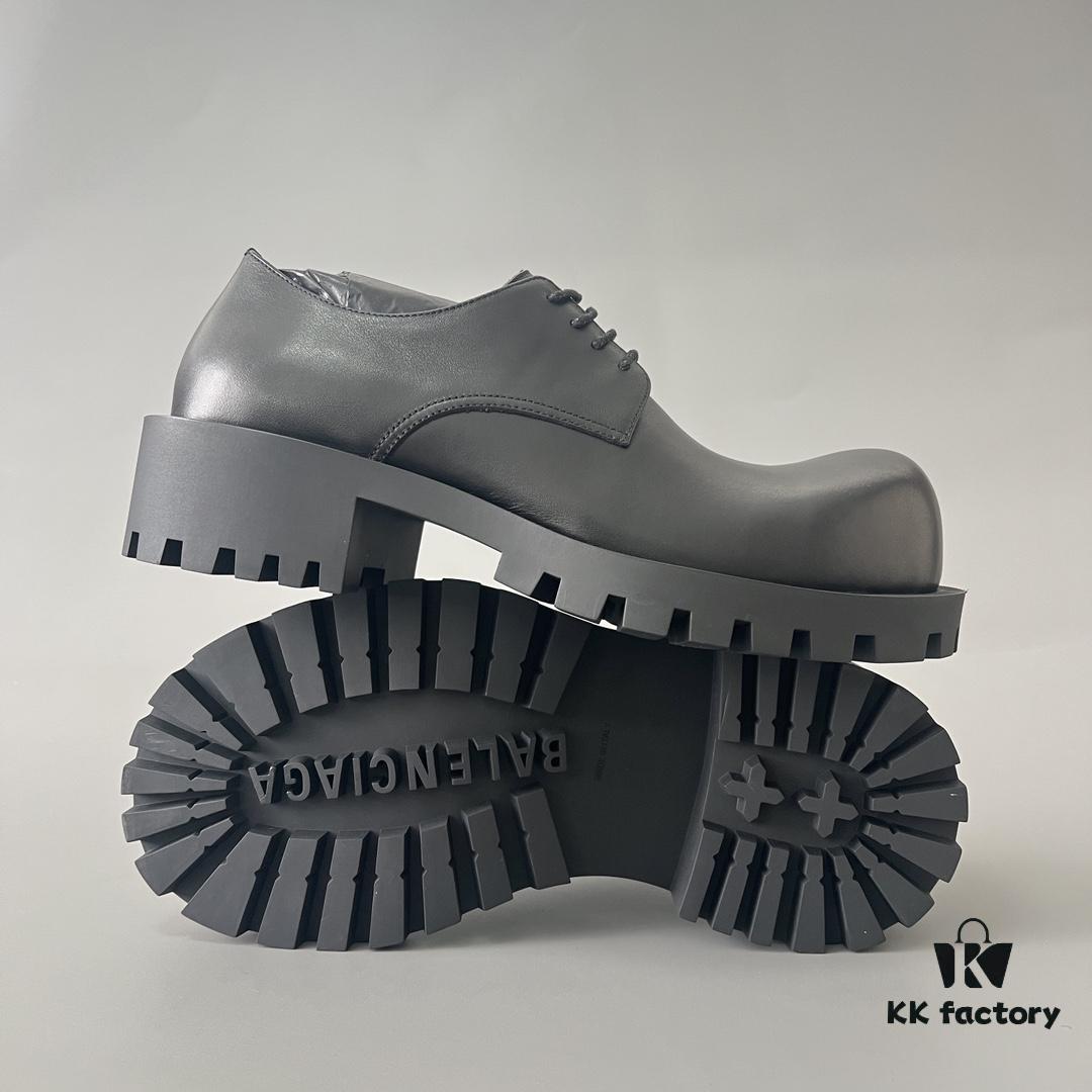 Balenciaga Sergent Smooth Calfskin Four-Eyelet Derby Shoes in Black