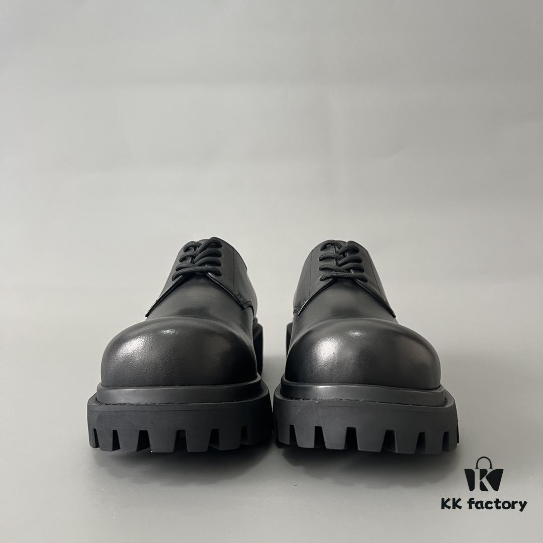 Balenciaga Sergent Derby Shoes in Smooth Calfskin Leather in Black