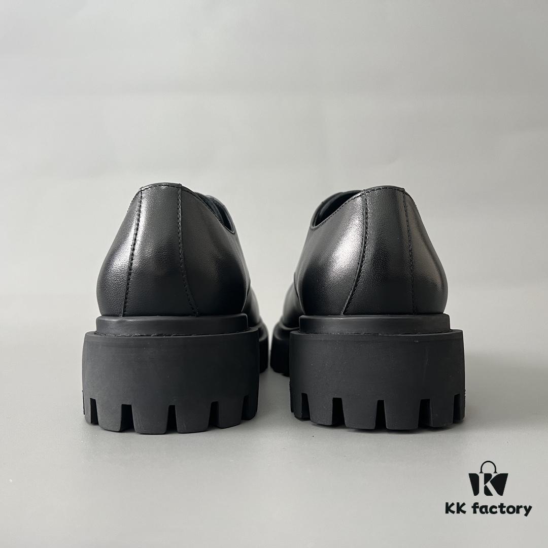 Balenciaga Sergent Derby Shoes in Smooth Calfskin Leather in Black