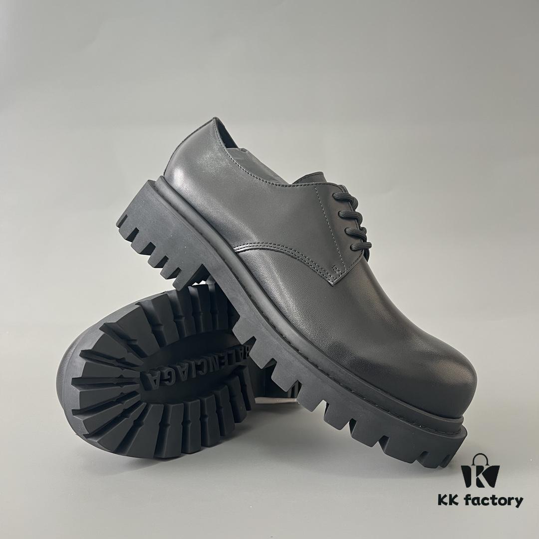 Balenciaga Sergent Derby Shoes in Smooth Calfskin Leather in Black