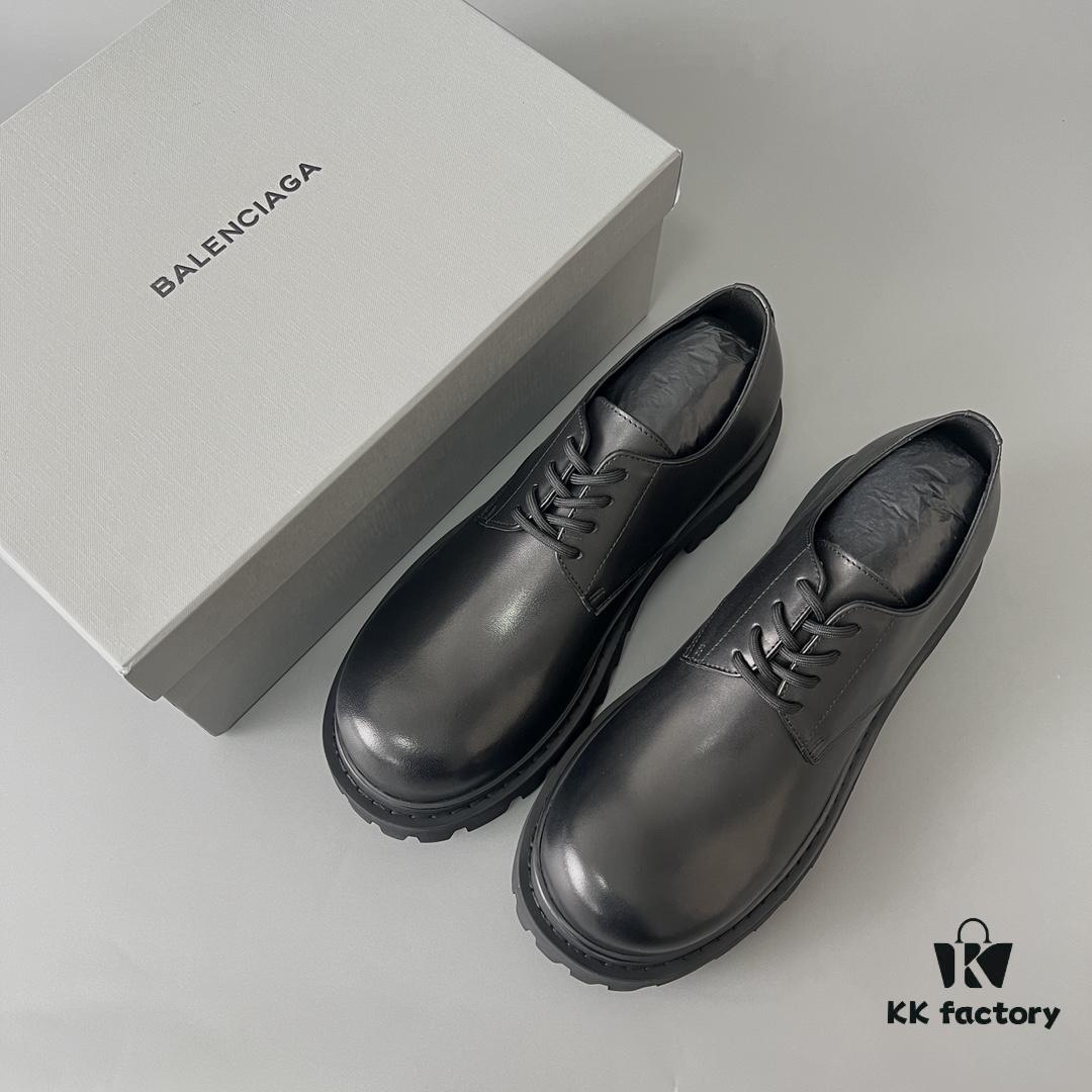 Balenciaga Sergent Derby Shoes in Smooth Calfskin Leather in Black