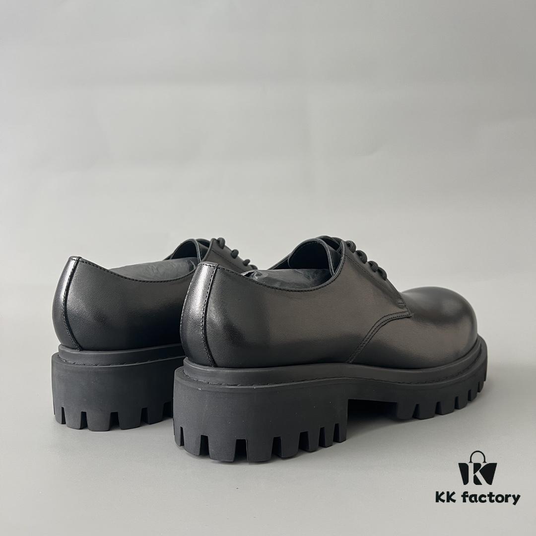 Balenciaga Sergent Derby Shoes in Smooth Calfskin Leather in Black