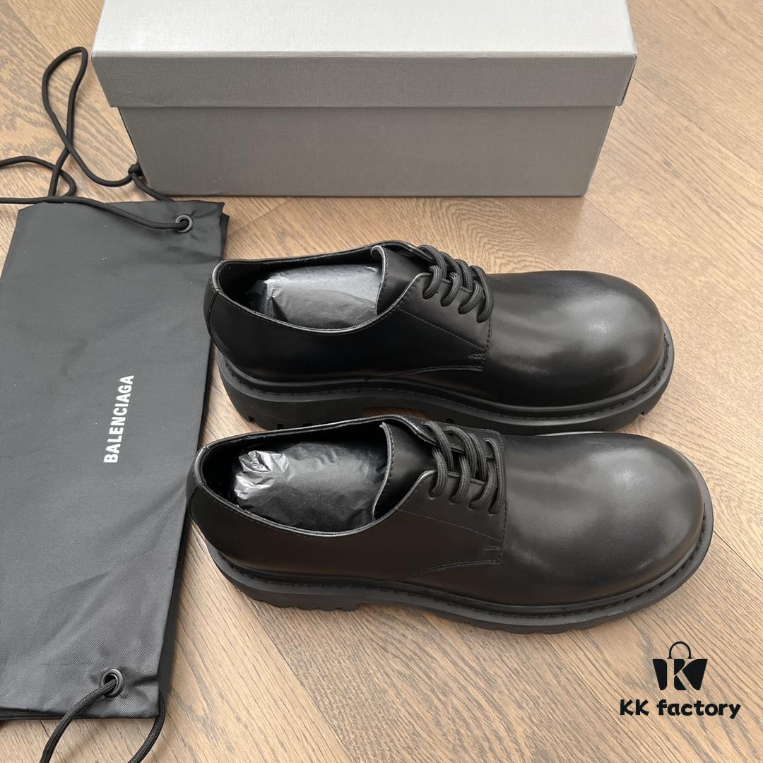 Balenciaga Sergent Derby Shoes in Smooth Calfskin Leather in Black
